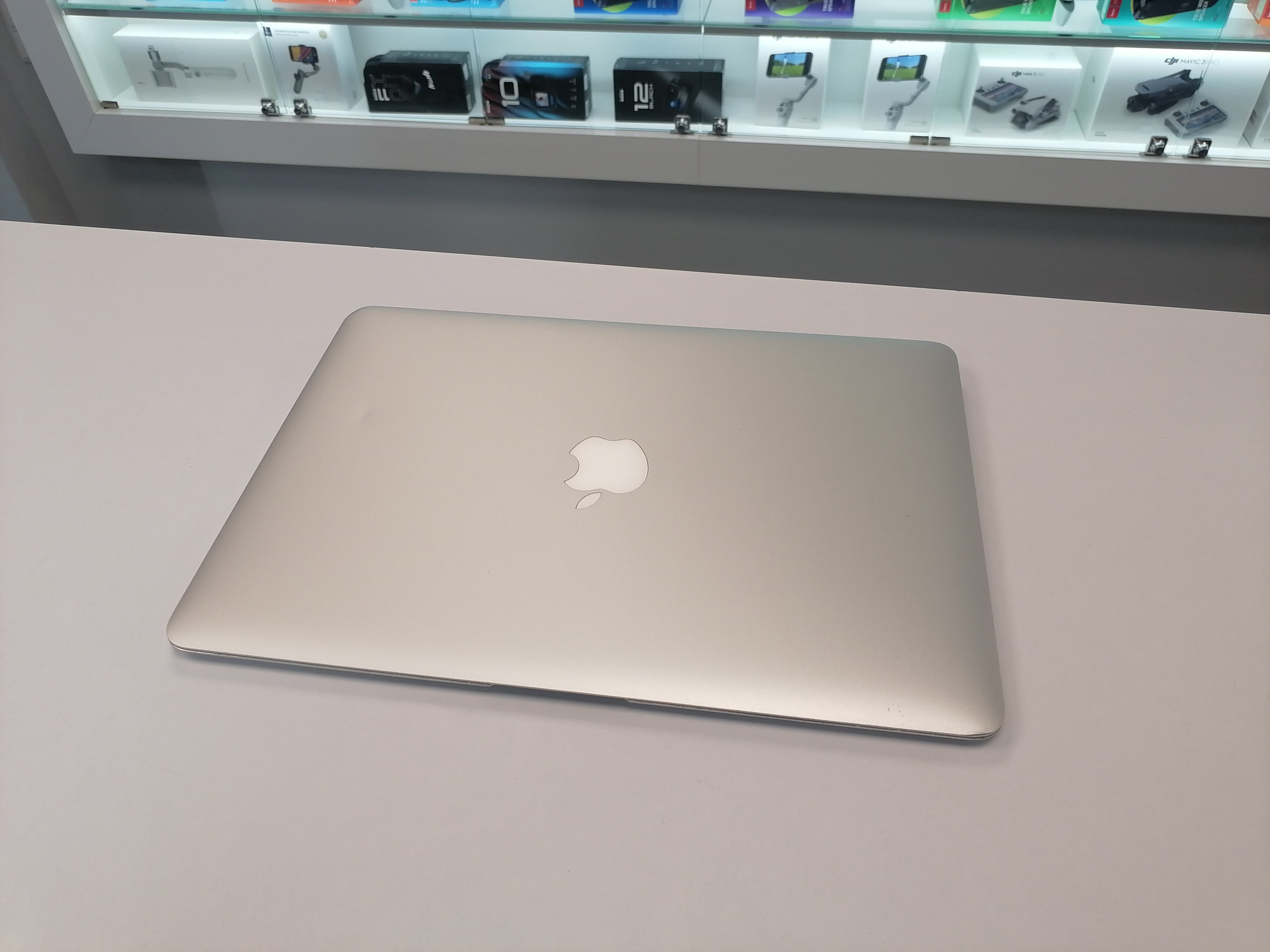 MacBook Air 13", 2015, Core i7 2.2Ггц/8Гб/256Гб/SSD, 857 циклов / Без коробки, Серебристый - БУ