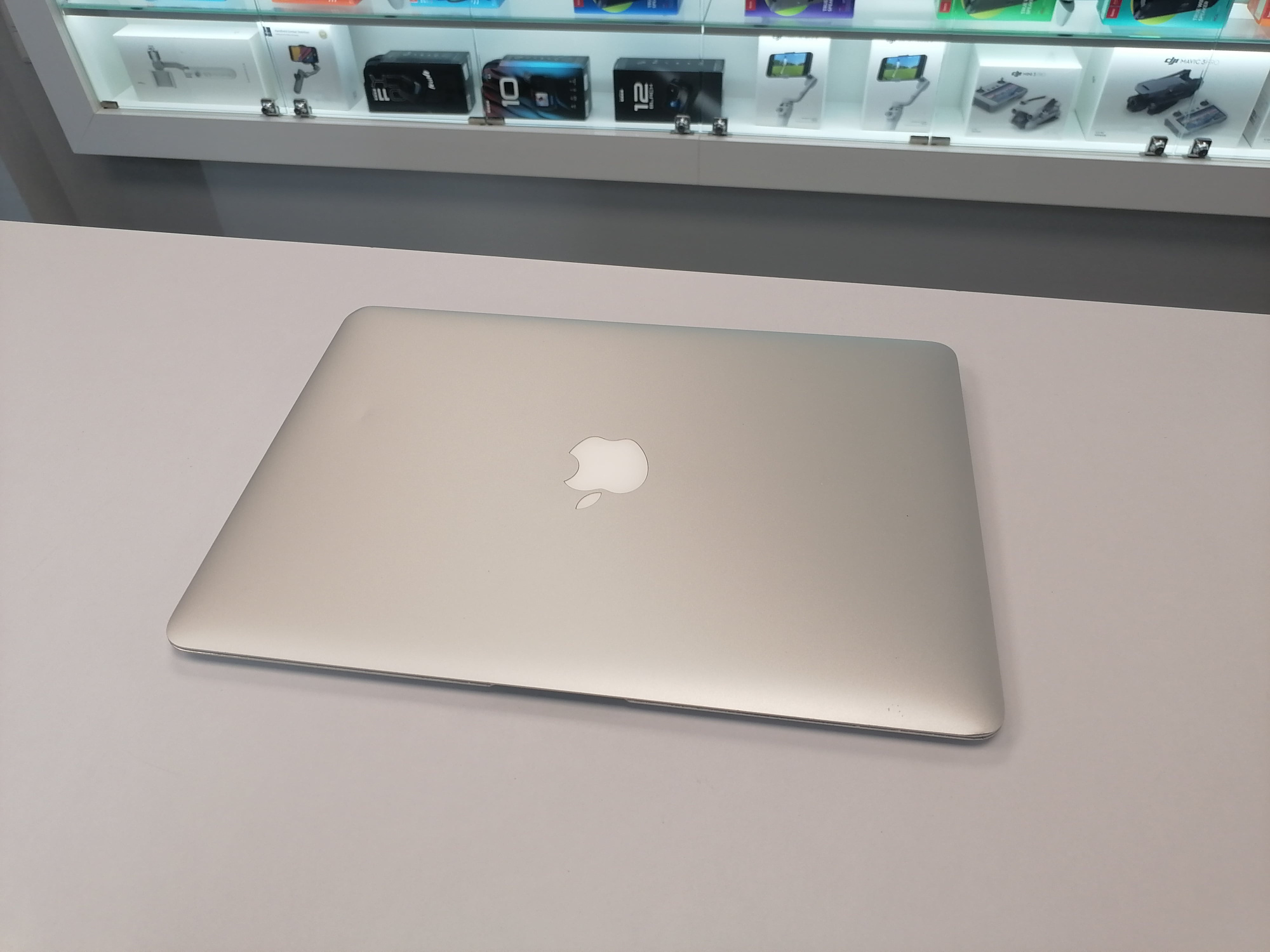 MacBook Air 13", 2015, Core i7 2.2Ггц/8Гб/256Гб/SSD, 857 циклов / Без коробки, Серебристый - БУ